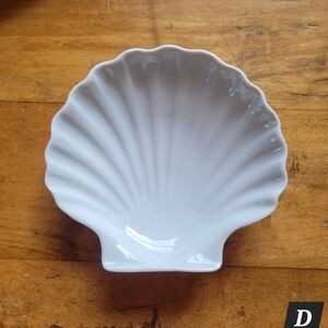 DANSK, VINTAGE, WHITE CERAMIC CLAM SHELL DISH D
